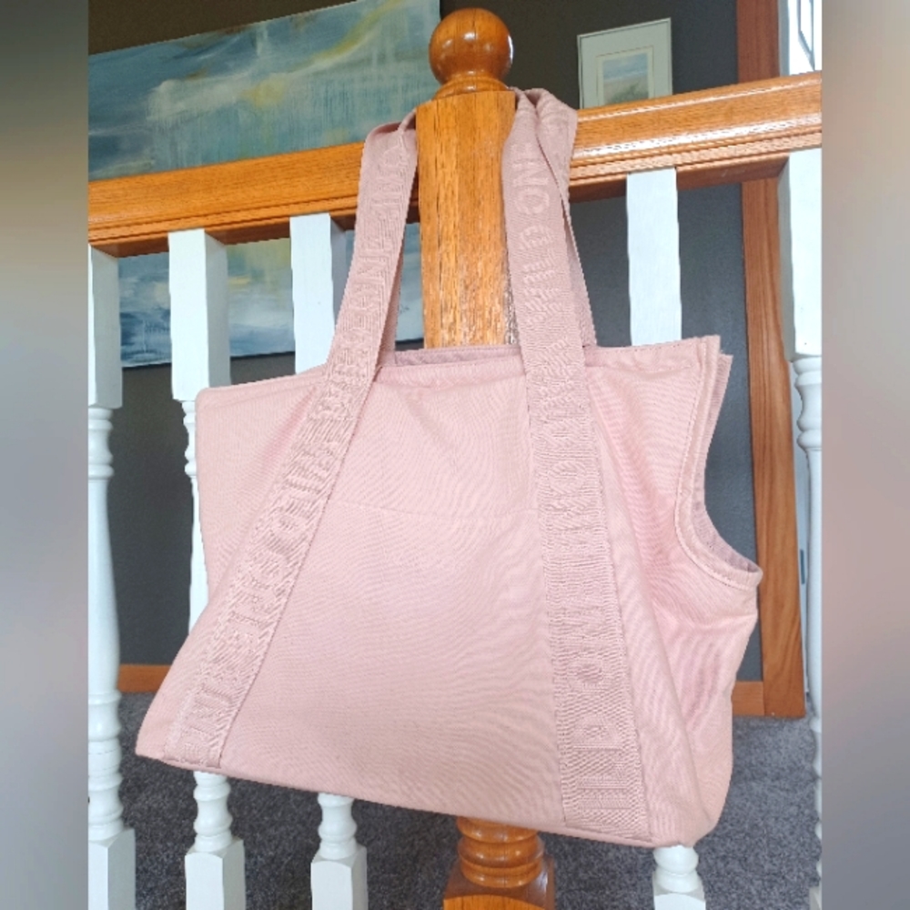 Wild one pet carrier
